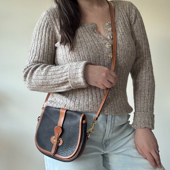 Dooney & Bourke Handbags - CONSIGNED—Vintage ‘90’s Dooney & Bourke Crossbody